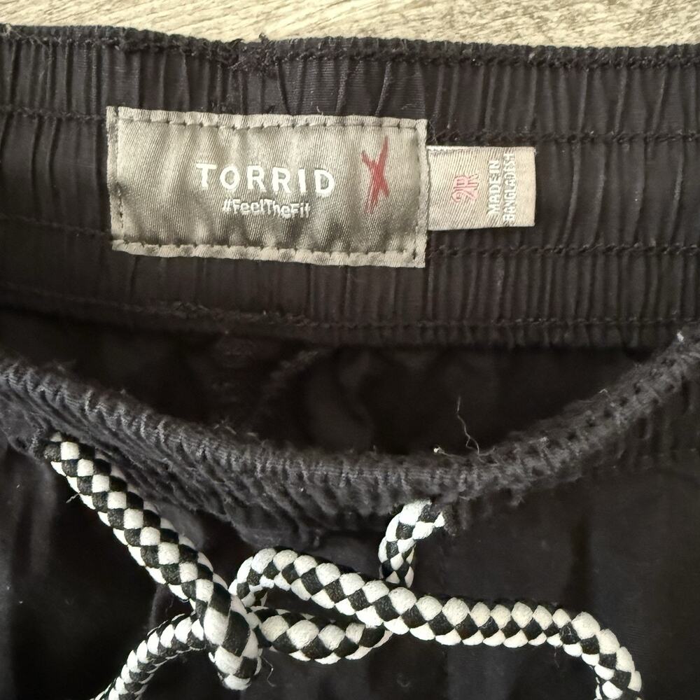 Torrid Poplin Yacht Shorts Womens 2 Black High Rise Pull-On Drawstring Elastic - Picture 2 of 5